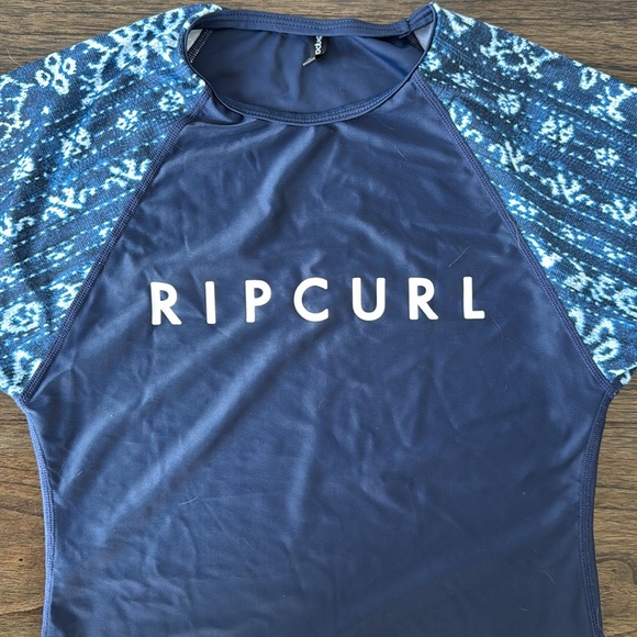 RipCurl Rashgaurd - Picture 2 of 4